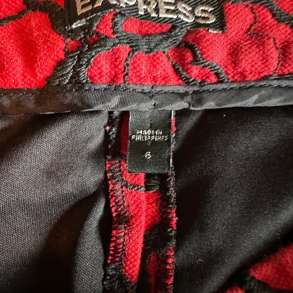 Express red flower dress shorts - Picture 2 of 4